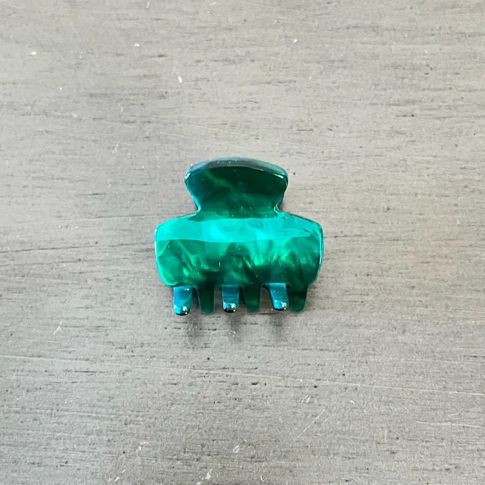 Emerald Green Allover Shiny Marble Gloss Minimalist 1.25” Lobster Claw Hair Clip
